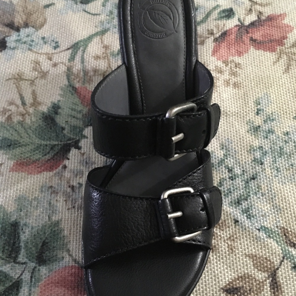 Lamaze Black Sandals with Buckle Straps
Nuture